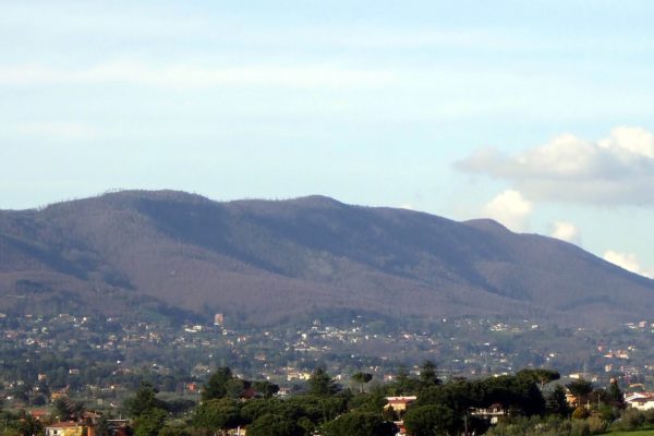 Monte_Peschio_-_Monte_Artemisio_-_Maschio_d'Ariano Monte_Peschio_-_Monte_Artemisio_-_Maschio_d'Ariano